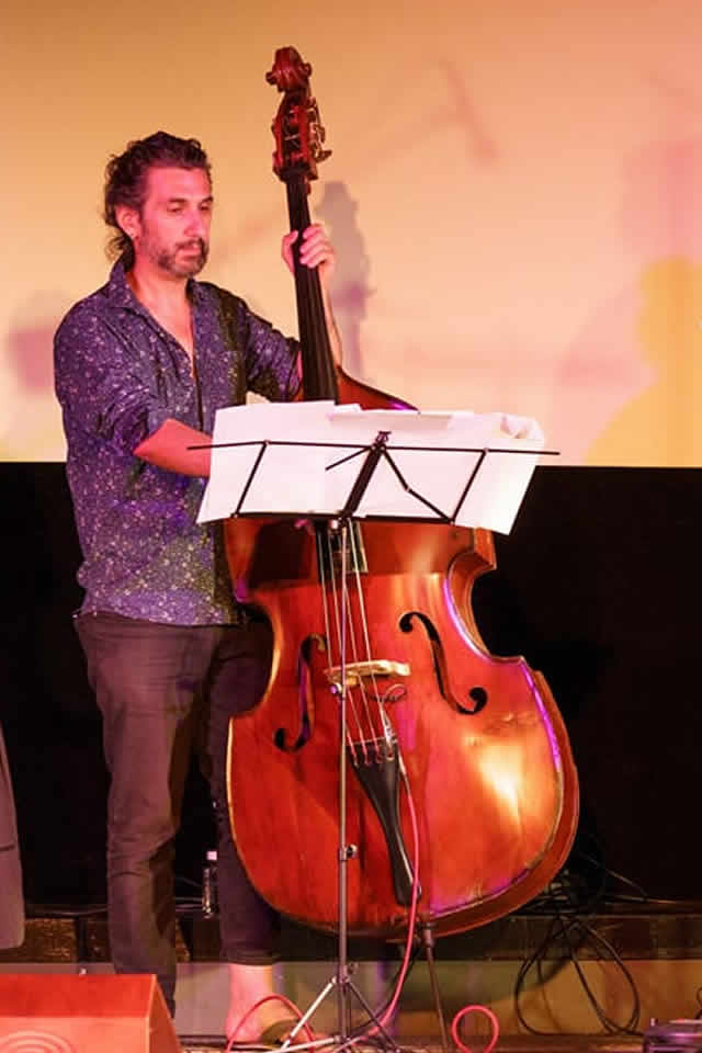 Alvaro Soto, contrebasse et basse